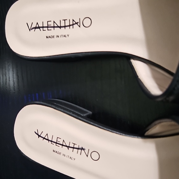 VALENTINO BY MARIO VALENTINO BLACK FLAT SANDALS